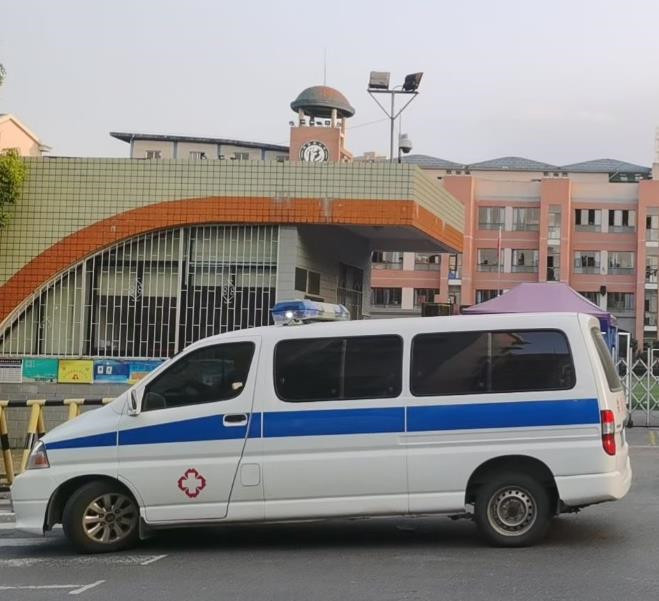 南浔救护车出租护送骨折病人一公里多少钱